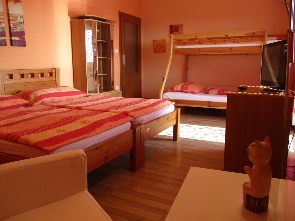 Penzion U Mikulincu Mikulov Exterior foto